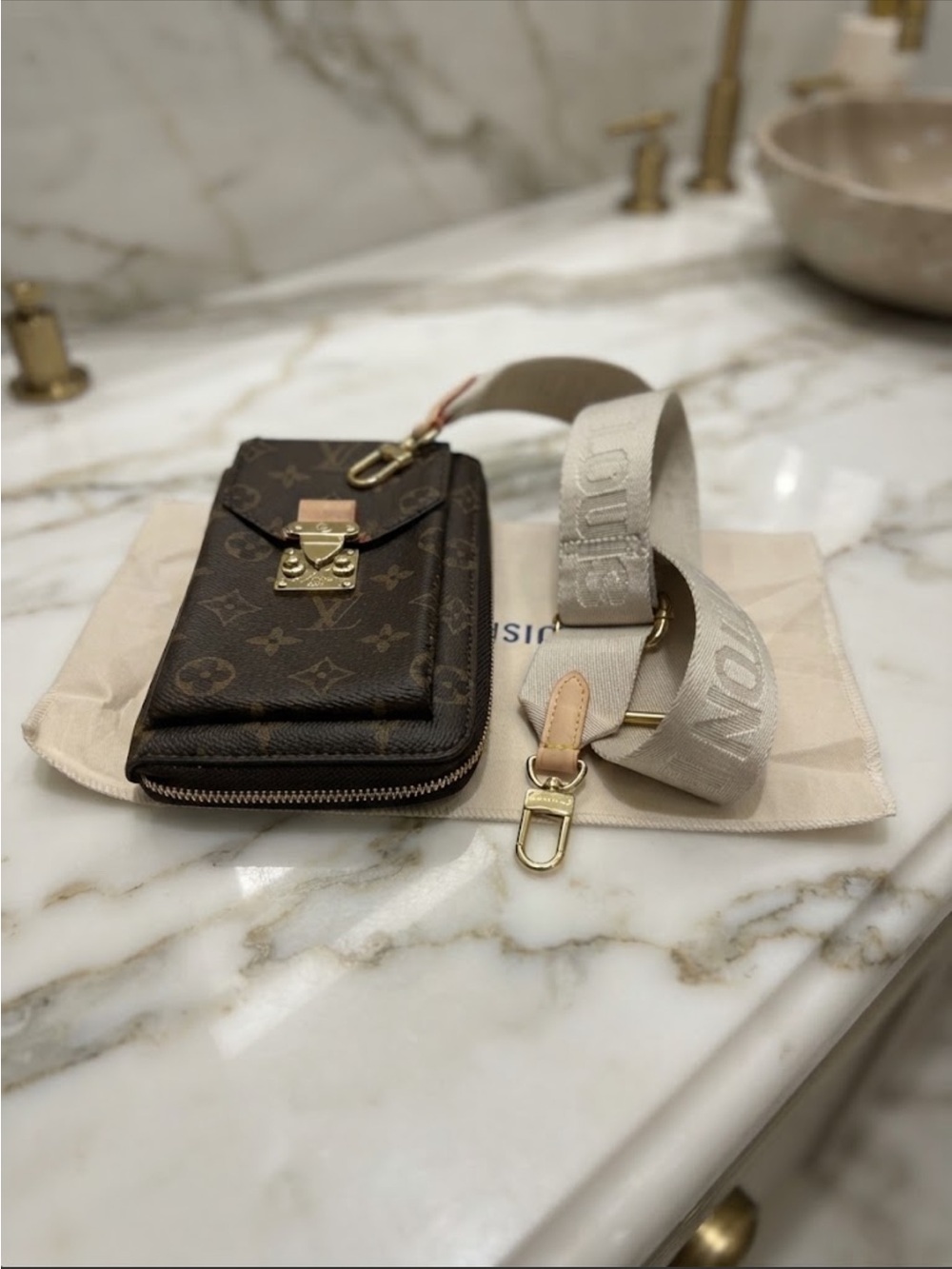 Brown Crossbody Wallet/Phone Case with Detachable Guitar Beige Strap